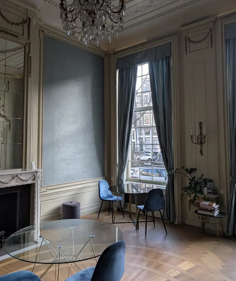 Salon met kroonluchter aan de Herengracht 280 in Amsterdam als workshoplocatie voor de workshop GEO en AI-zichtbaarheid voor franchise