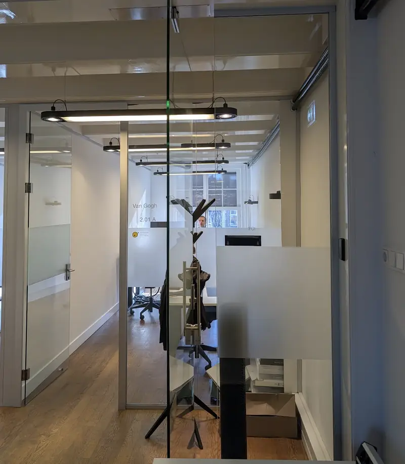 Vergaderruimte Van Gogh aan de Herengracht 280 als trainingsruimte voor de workshop GEO en AI-zichtbaarheid voor franchise